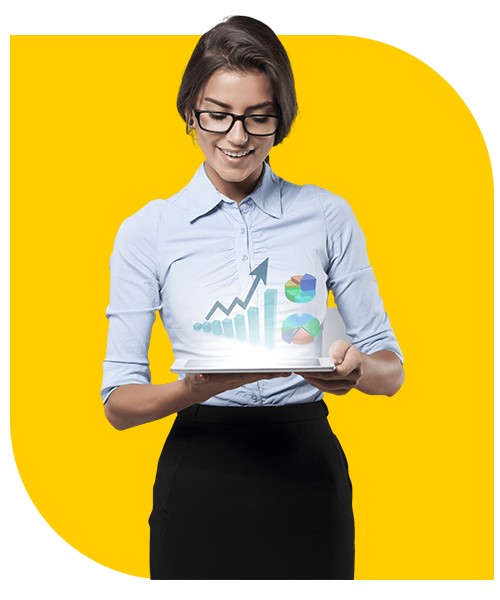 Uma mulher analisando os Dados do Marketing